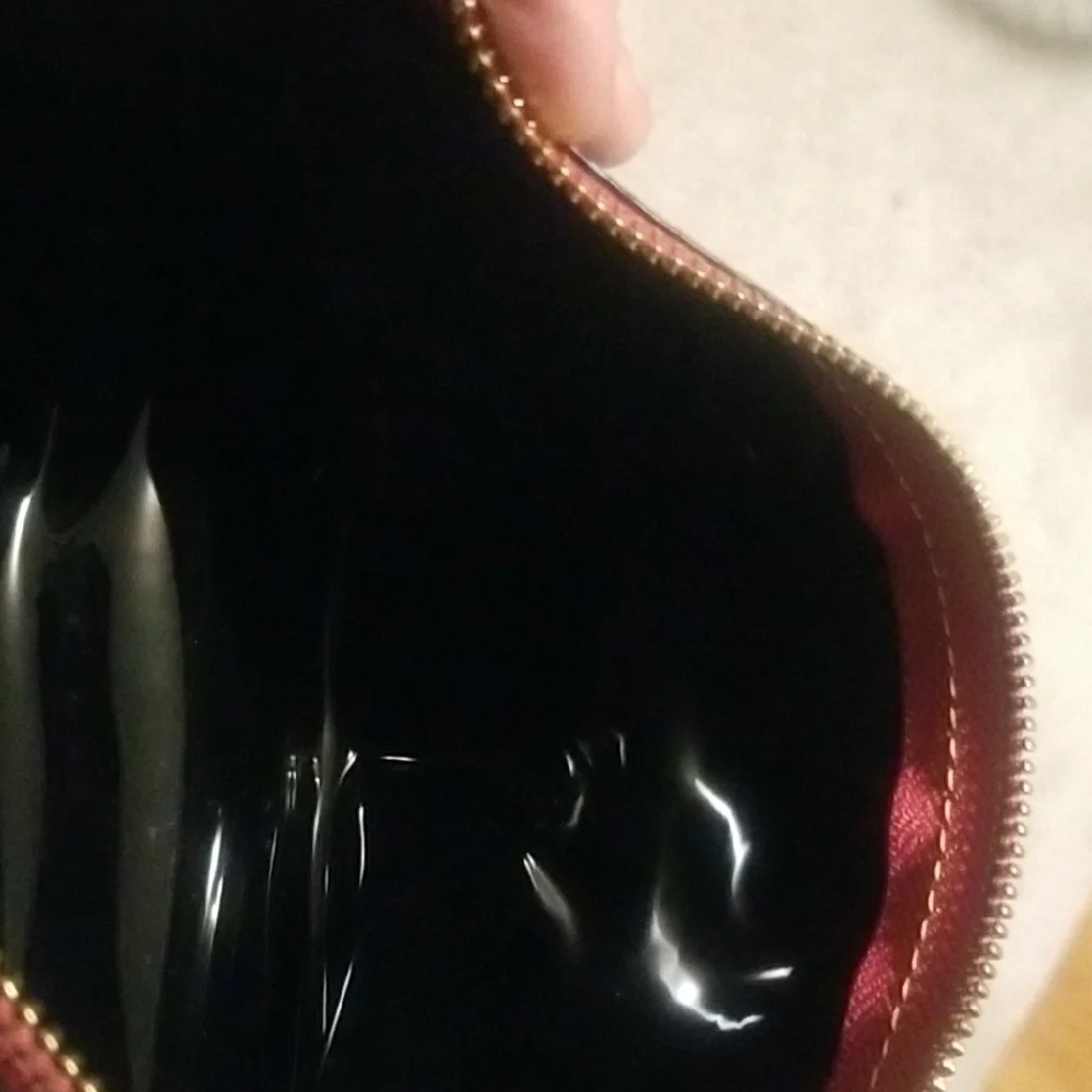 NWT!! Dooney & Bourke Black Toiletry /cosmetic Bag with Sleek Design.👜👛 - Picture 3 of 4